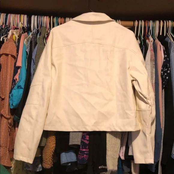 Elegant Cream Leather Jacket for Women - Picture 6 of 6